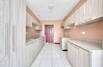 Apartamento en Venta en Primer Piso en Condominio Altos de Mayorca en San Rafael de Escazú Apartamento en Venta en Primer Piso en Condominio Altos de Mayorca en San Rafael de Escazú
