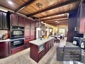 EXCLUSIVA RESIDENCIA CON AMPLIO TERRENO Y POTENCIAL SAN RAFAEL, HEREDIA #40505acmm