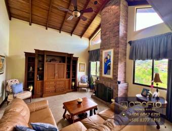EXCLUSIVA RESIDENCIA CON AMPLIO TERRENO Y POTENCIAL SAN RAFAEL, HEREDIA #40505acmm