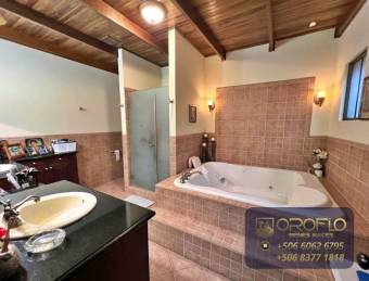 EXCLUSIVA RESIDENCIA CON AMPLIO TERRENO Y POTENCIAL SAN RAFAEL, HEREDIA #40505acmm