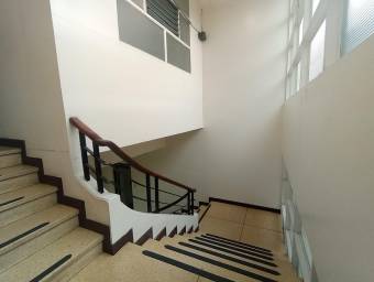 Alquiler de Edificio Comercial con Mobiliario en El Centro de San José. RAH 26-716