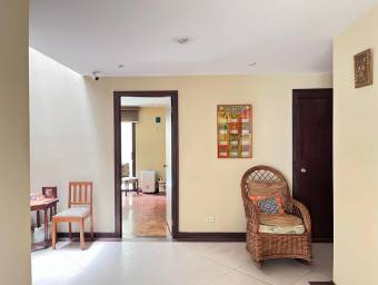 Se alquila apartamento en San Pedro Montes de Oca 25-1627