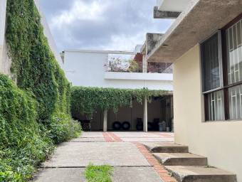 Se alquila apartamento en San Pedro Montes de Oca 25-1627