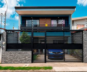 Casa moderna de 2 plantas en venta en San Pablo de Barva, Heredia