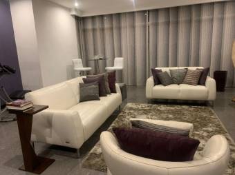 Venta de Apartamento en Piedades de Santa Ana. 