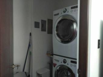 Venta de Apartamento en Piedades de Santa Ana. 