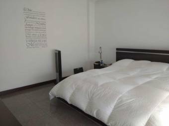 Venta de Apartamento en Piedades de Santa Ana. 