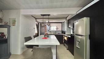 Venta de Hermosa Casa en El Guarco de Tobosí. 