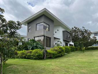 Venta de Imponente Casa en Barva, Heredia / Mls. 26-1533 OFC JB