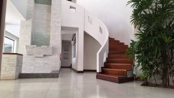 ¡PRECIO DE REMATE! Casa en Residencial Manantiales