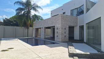 ¡PRECIO DE REMATE! Casa en Residencial Manantiales