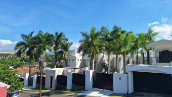 ¡PRECIO DE REMATE! Casa en Residencial Manantiales