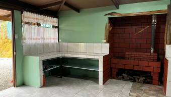 SE VENDE REFUGIO AUTOSOSTENIBLE CON NACIENTES DE AGUA Y VISTAS A LA MONTAÑA