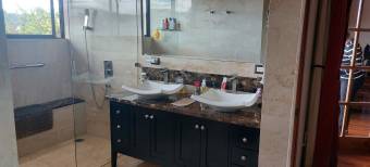 Se vende linda y amplia casa en Guayabos de Curridabat Se vende linda y amplia casa en Guayabos de Curridabat