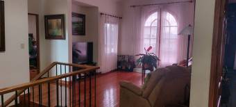 Se vende linda y amplia casa en Guayabos de Curridabat Se vende linda y amplia casa en Guayabos de Curridabat