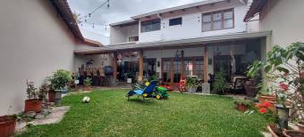 Se vende linda y amplia casa en Guayabos de Curridabat Se vende linda y amplia casa en Guayabos de Curridabat