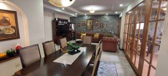 Se vende linda y amplia casa en Guayabos de Curridabat Se vende linda y amplia casa en Guayabos de Curridabat
