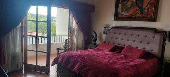 Se vende linda y amplia casa en Guayabos de Curridabat Se vende linda y amplia casa en Guayabos de Curridabat