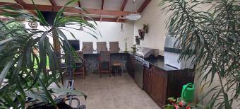 Se vende linda y amplia casa en Guayabos de Curridabat Se vende linda y amplia casa en Guayabos de Curridabat
