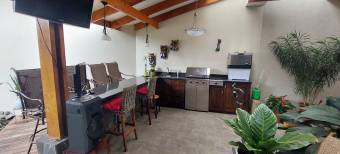 Se vende linda y amplia casa en Guayabos de Curridabat Se vende linda y amplia casa en Guayabos de Curridabat