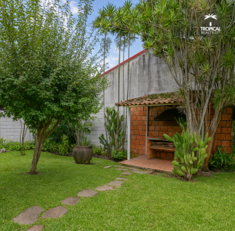 Luxury Single-Level Home for Sale in Los Laureles, Escazú Fully Renovated & Move-In Ready Luxury Single-Level Home for Sale in Los Laureles, Escazú Fully Renovated & Move-In Ready
