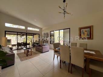 Venta de Impresionante Casa en Santa Ana / Mls. 26-1487 OFC JB