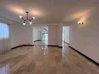 Venta de Lujosa y Amplia Casa en Santa Ana / Mls. 26-1558 OFC JB
