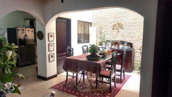 Venta de propiedad dúplex con 2 apartamentos y alto potencial de renta #26-1207 GS