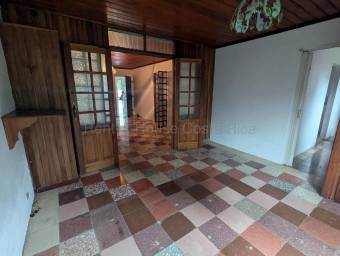 Venta de casa familiar de 4 habitaciones con patio y 2 parqueos #26-2165 GS