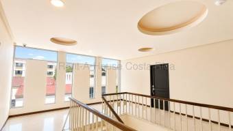 Se alquila apartamento en Carmen San José 27-143