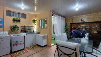 Venta  Casa de 7 habitaciones con apartamento independiente en Ipis de Goicoechea #26-244 GS