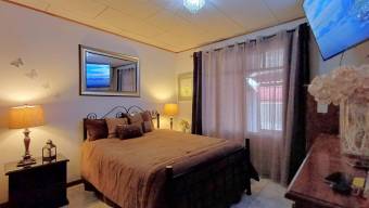 Venta  Casa de 7 habitaciones con apartamento independiente en Ipis de Goicoechea #26-244 GS