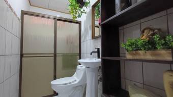 Venta  Casa de 7 habitaciones con apartamento independiente en Ipis de Goicoechea #26-244 GS