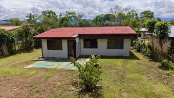 SE VENDE CASA CON AMPLIO TERRENO PLANO Y ARBOLES FRUTALES