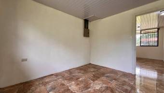 SE VENDE CASA CON AMPLIO TERRENO PLANO Y ARBOLES FRUTALES