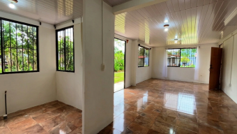 SE VENDE CASA CON AMPLIO TERRENO PLANO Y ARBOLES FRUTALES