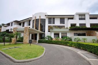 Venta de Apartamento en Santa Ana-Piedades. RAH 25-819