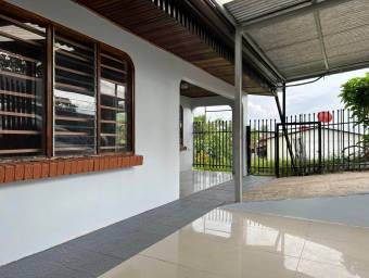 Venta de Confortable Casa en Atenas / Mls. 26-694 OFC JB