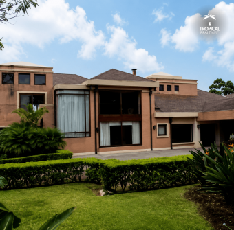 Villa Madeiras  Residencia de Lujo Remodelada en Condominio Monterán