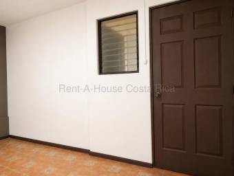 Se vende casa con uso de suelo mixto en Mercedes Heredia 27-162