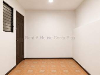 Se vende casa con uso de suelo mixto en Mercedes Heredia 27-162
