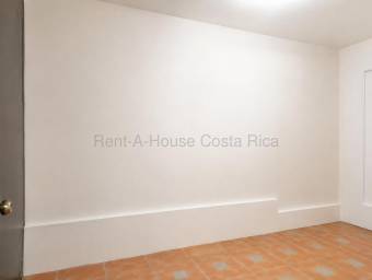 Se vende casa con uso de suelo mixto en Mercedes Heredia 27-162