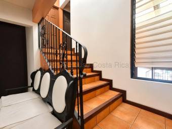 Se vende casa con uso de suelo mixto en Mercedes Heredia 27-162