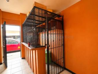 Se vende casa con uso de suelo mixto en Mercedes Heredia 27-162