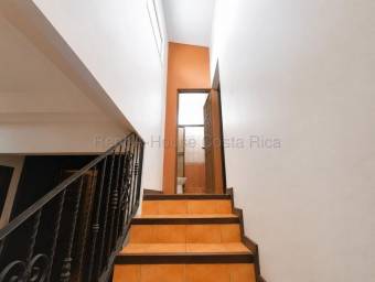 Se vende casa con uso de suelo mixto en Mercedes Heredia 27-162