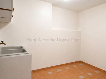 Se vende casa con uso de suelo mixto en Mercedes Heredia 27-162