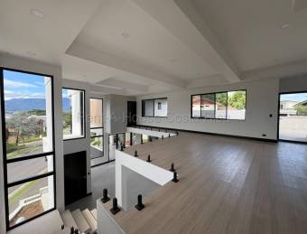 Moderna Casa en Venta en Ulloa, Heredia 