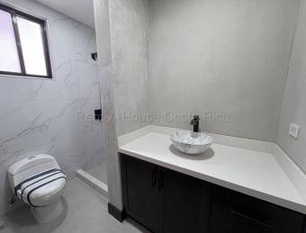 Moderna Casa en Venta en Ulloa, Heredia 