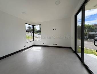 Moderna Casa en Venta en Ulloa, Heredia 