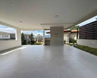 Moderna Casa en Venta en Ulloa, Heredia 